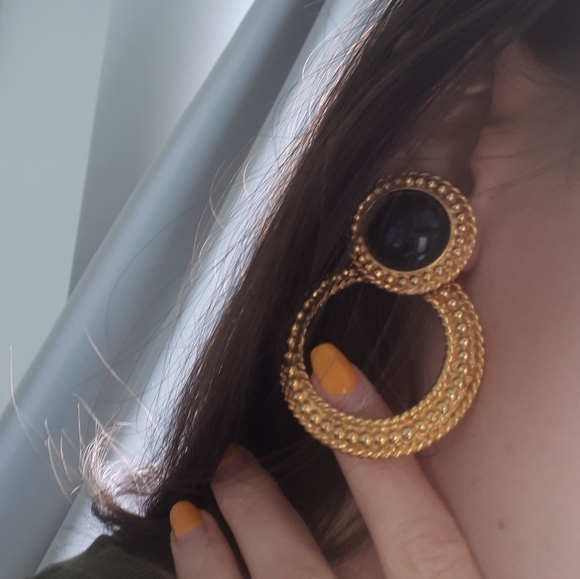 Vintage clip on earrings Gold and Black - Picture 1 of 9